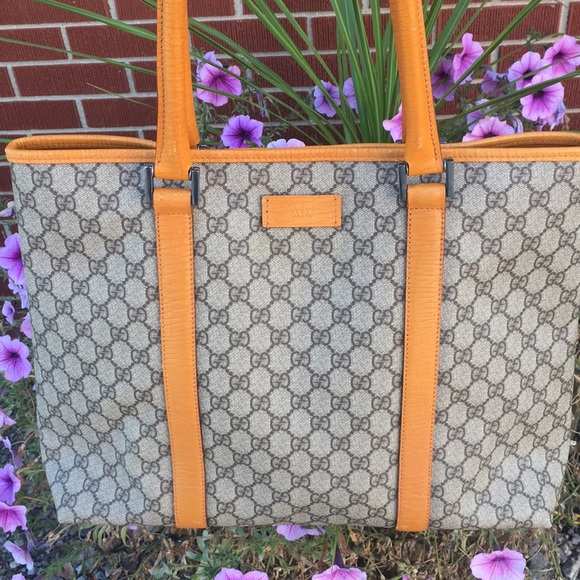 Gucci Handbags - Reserve Authentic Gucci Tote